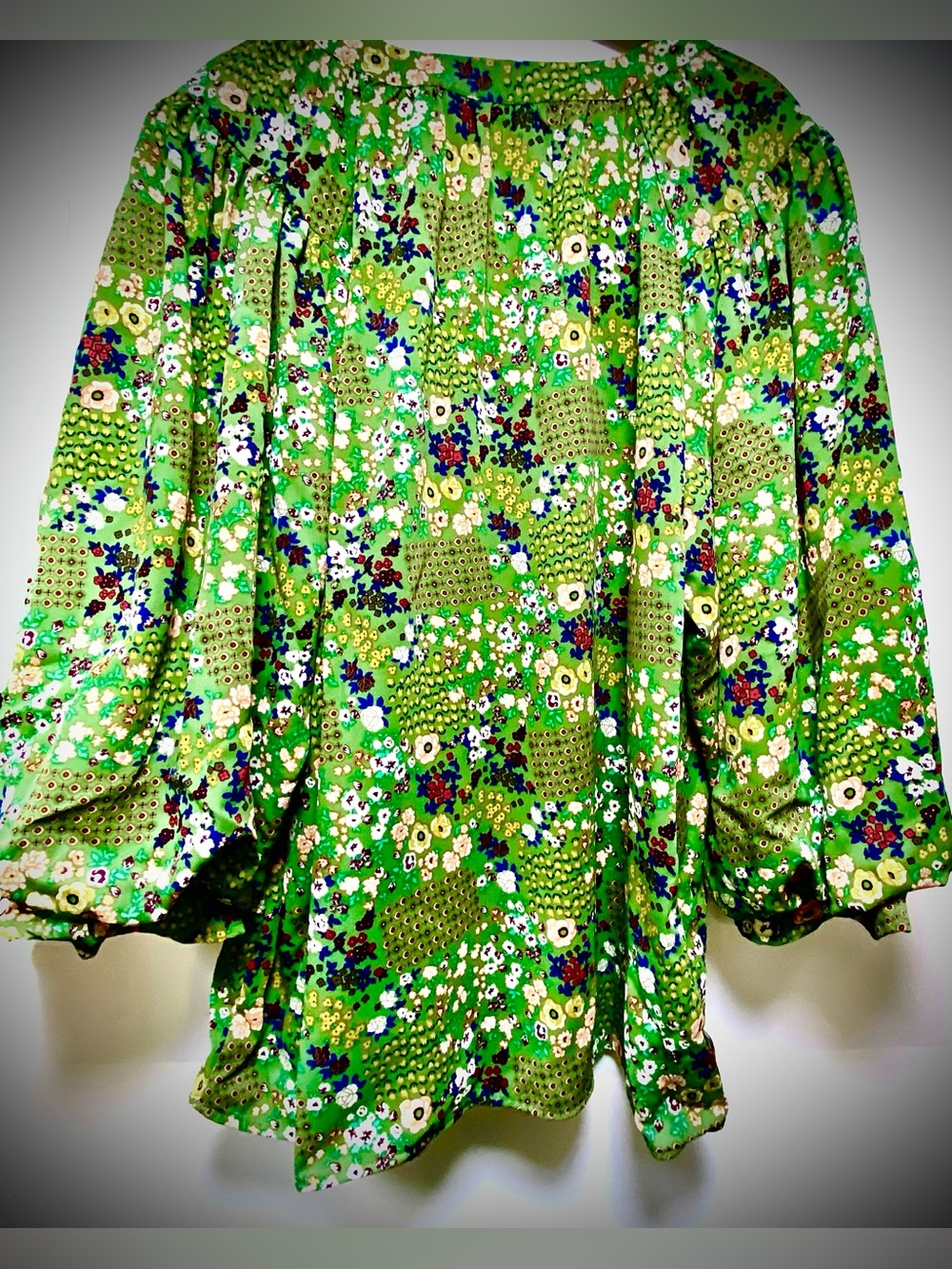 MY DANIELLE NWT Size XL Green Floral Print, 3/4 Length Sleeves, V-Neck Blouse - Picture 2 of 9